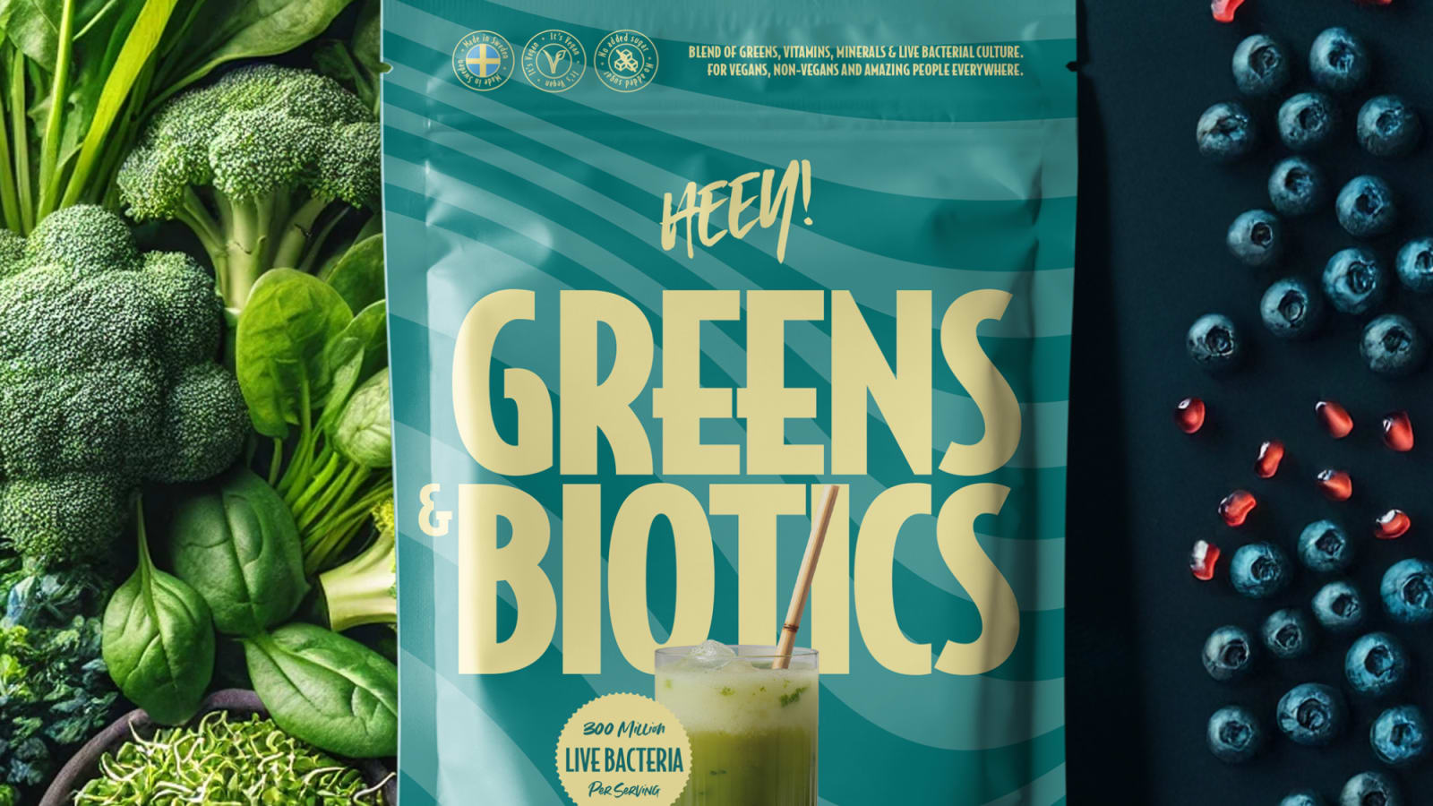 Heey! Greens & Biotics Tropisk omgiven av spenat, broccoli och blåbär, veganskt greenspulver med mjölksyrabakterier